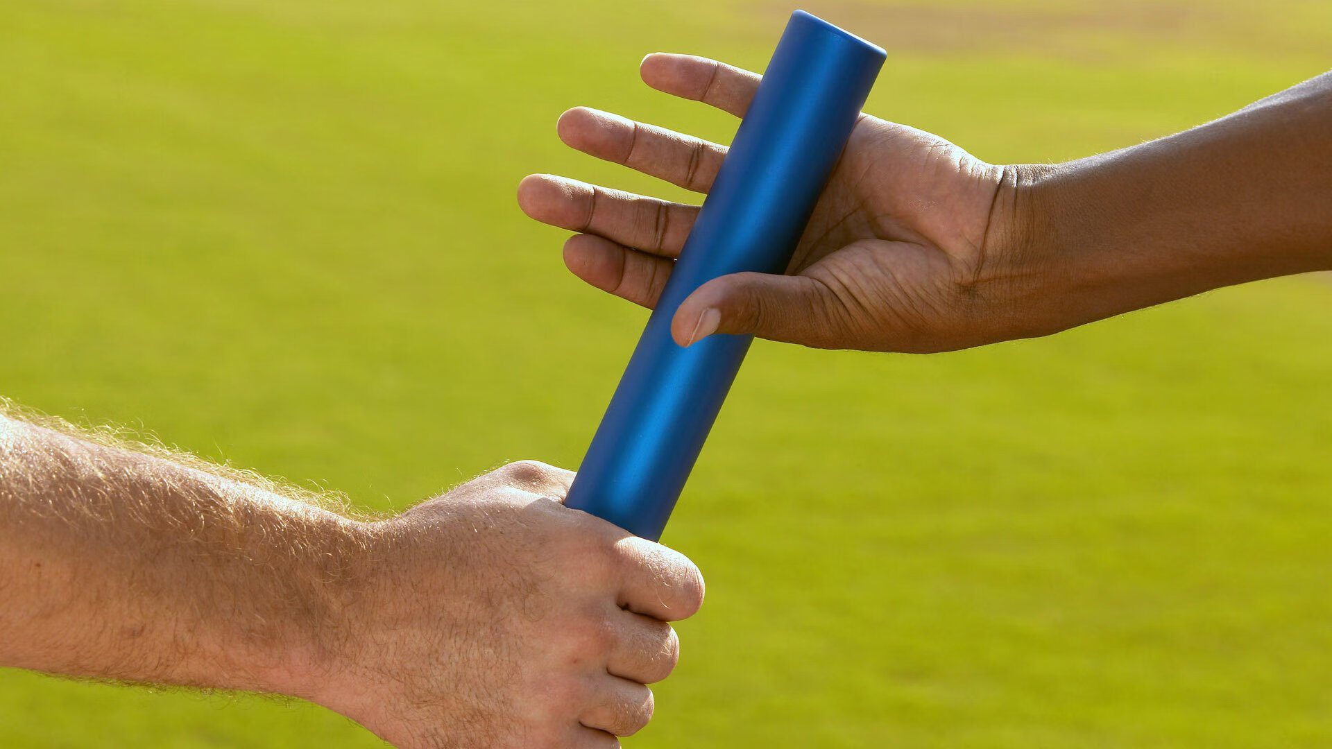 中国女队自由泳接力力拼美澳双雄，中国女子游泳队4x200自由泳夺冠视频